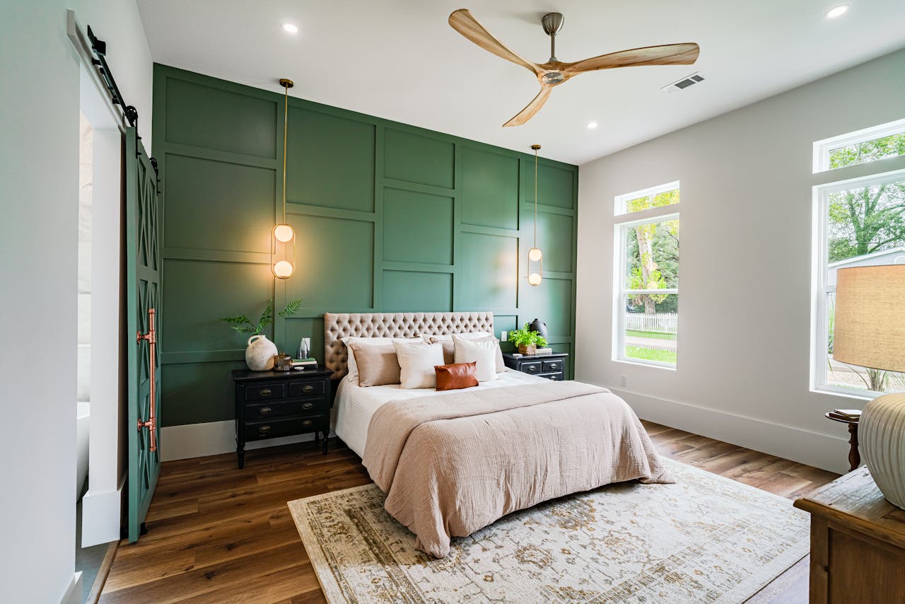 modern-bedroom-interior-with-green-accent-wall-30725672